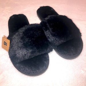 Women’s black slippers, size medium 7/8